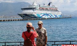 "Crown Iris" kruvaziyeri 1681 turistle Alanya'ya geldi