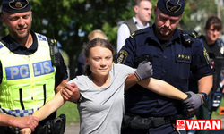 Greta Thunberg, ikinci kez İsveç petrol limanını bloke ettikten sonra suçlandı
