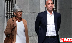Luis Rubiales'e Dünya Kupası öpücüğü nedeniyle İspanya'dan uzaklaştırma emri verildi