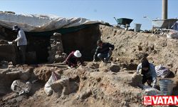 Üçhöyük kazısında mutfak kapları, bakır ve demir işçiliği malzemeleri bulundu