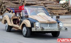 Sivaslı bağlama ve mobilya ustalarının ahşapla kapladığı otomobil ilgi odağı oldu