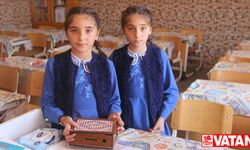 Aksaraylı ikizler kumbaralarındaki parayı depremzede çocuklara bağışladı