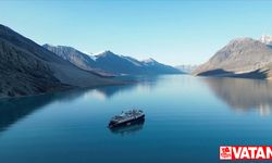 Grönland’ın kuzeydoğusunda mahsur kalan lüks yolcu gemisi kurtarılmayı bekliyor