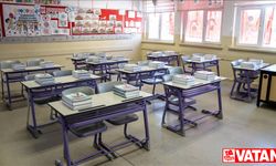 Okullarda uyum eğitimine katılacak öğrenciler için ücretsiz kitap dağıtıldı