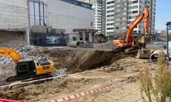 Ankara'da 11 katlı binanın açık otoparkı çöktü