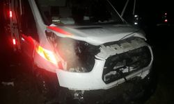 Sakarya'da ambulans ile otomobilin çarpışması sonucu 2 kişi yaralandı