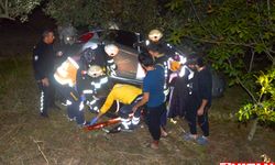 Kocaeli'de şarampole yuvarlanan otomobildeki 2 kişi yaralandı