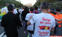 Bükreş'te Türkiye Cumhuriyeti'nin 100. yıl dönümünü kutlamak için Türk koşusu yapıldı