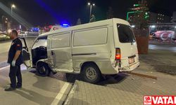 Bursa'da taksiye ardından yayalara çarpan minibüs sürücüsü kaçtı