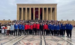 A Milli Erkek Hentbol Takımı'ndan Anıtkabir'e ziyaret