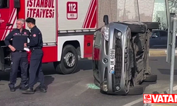 Beşiktaş'ta yol verme tartışması sırasında refüje çarpan otomobil devrildi