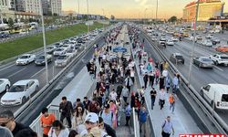 İstanbul'da metrobüs duraklarında yoğunluk yaşandı