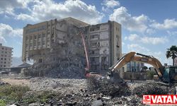 Hatay'da ağır hasarlı 6 bina kontrollü şekilde yıkıldı