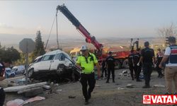 Gaziantep'te seyir halindeki kamyon trafik ışığındaki 3 araca çarptı: 5 ölü, 17 yaralı