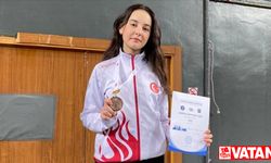 Milli eskrimci Zehra Nehir Cihan, Gürcistan'da bronz madalya kazandı