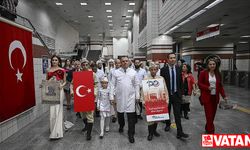 Cumhuriyet dönemi sağlıkçı kıyafetlerini giyen sağlık çalışanları, Ankara'da yürüyüş düzenledi