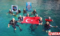 Alanya'da gaziler Cumhuriyet'in 100. yılı için dalış yaptı