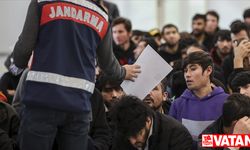Ağrı’da tır dorsesinde 80 düzensiz göçmen yakalandı