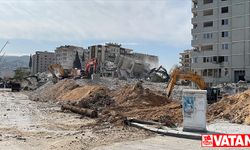 Hatay'da ağır hasarlı binaların kontrollü yıkımı sürdü