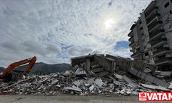 Hatay'da depremlerde ağır hasar alan 2 bina kontrollü yıkıldı