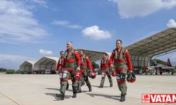 Türk Yıldızları TEKNOFEST İzmir'de gökyüzüne imzasını attı