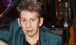 Shane MacGowan: Pogues'un şarkıcısı 65 yaşında öldü