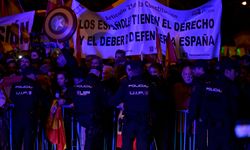 İspanya'da binlerce kişi ayrılıkçı Katalanlara af girişimine karşı eylem yaptı