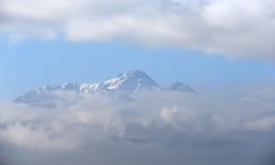Erciyes Dağı sis bulutlarıyla kaplandı