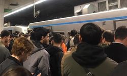 İstanbul'da arızalanan metroda yolcular mahsur kaldı