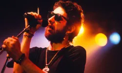 Shane MacGowan: Bombalar ve kurşunlar zamanında birleştirici bir İrlanda-İngiliz sesi