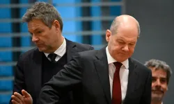 Alman kabinesi, mahkemenin bütçeyi yasakladıktan sonra 'borçsuz' krizi çözmeye çalışıyor
