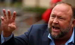 Alex Jones: Komplo teorisyeni Elon Musk anketinden sonra X'e geri dönecek