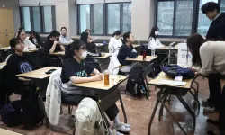 Güney Kore: Öğretmenin sınavı 90 saniye erken bitirmesi üzerine öğrenciler dava açtı