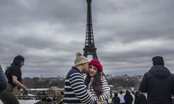 Paris'te yeni yıl hazırlıkları sürüyor