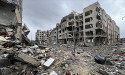 İsrail saldırısında ölen bebeğin ailesi gözyaşları içinde veda etti