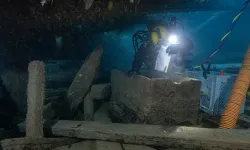 Sualtı arkeologları, HMS Erebus mürettebatına ait eşyaları kurtarıyor