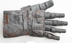 Orta çağ zırh eldiveni, Kyburg Kalesi kazılarında bulundu