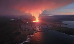 İzlanda'da patlayan yanardağın lavları yerleşim yerlerine ulaştı