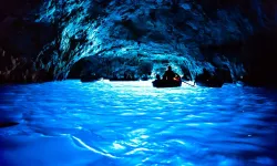 Mavi Grotta'da batık bir mimari parça keşfedildi