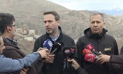 Bakan Bayraktar: Maden kazasında toprak kütlesinin taşınacağı alan tahliye edilmeye başlandı