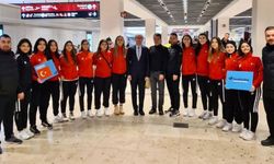 A Milli Kadın Hokey Takımı, Avrupa Şampiyonası için Almanya'ya gitti