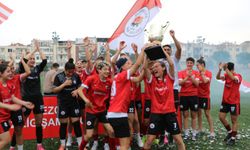 Bornova Hitabspor, Turkcell Kadın Futbol Süper Ligi'ne yükseldi
