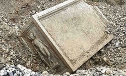 Torre Nehri'nde Roma Dönemi mezar sunağı bulundu