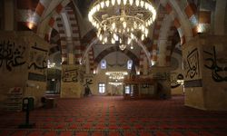 Hat yazılarıyla bir şaheser: Edirne Eski Cami