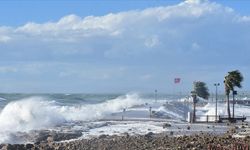 Doğu Karadeniz ile Batı Akdeniz'de fırtına uyarısı