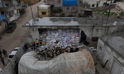 İdlib'de tahıl deposu duvarının çökmesi sonucu çadırda eğitim gören 5 çocuk öldü