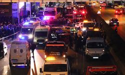 İzmir'de 5 otomobil ile skuterin karıştığı kazada 2 kişi öldü, 7 kişi yaralandı