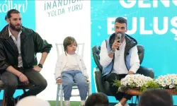TMF Milli Takımlar Kaptanı Kenan Sofuoğlu, Düzce'de gençlerle buluştu