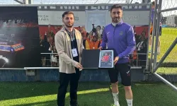 Başakşehir formasıyla 500. maçına çıkan Mahmut Tekdemir'e taraftarlardan ödül