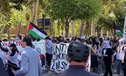 California Üniversitesi’nde Filistin ve İsrail destekçileri karşı karşıya geldi